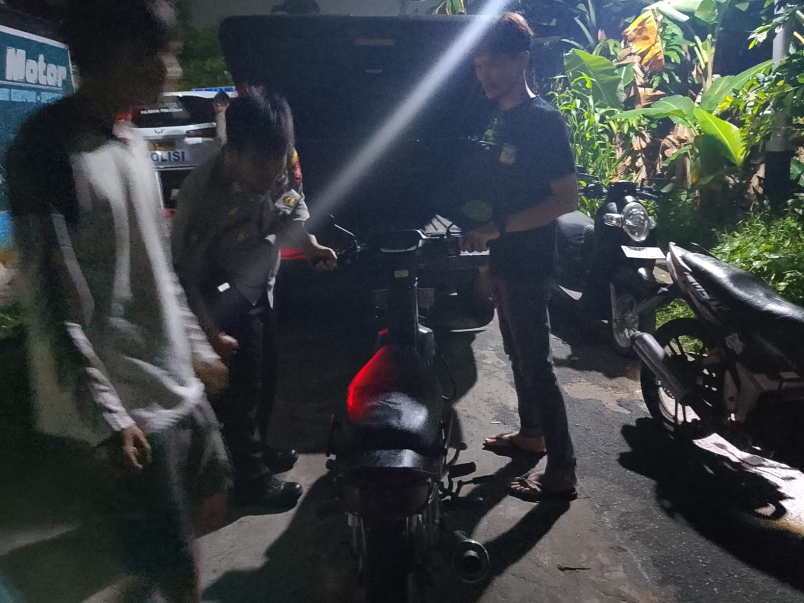 Pesta Lem Diduga Terjadi, Motor Ditinggal Begitu Saja di Lokasi
