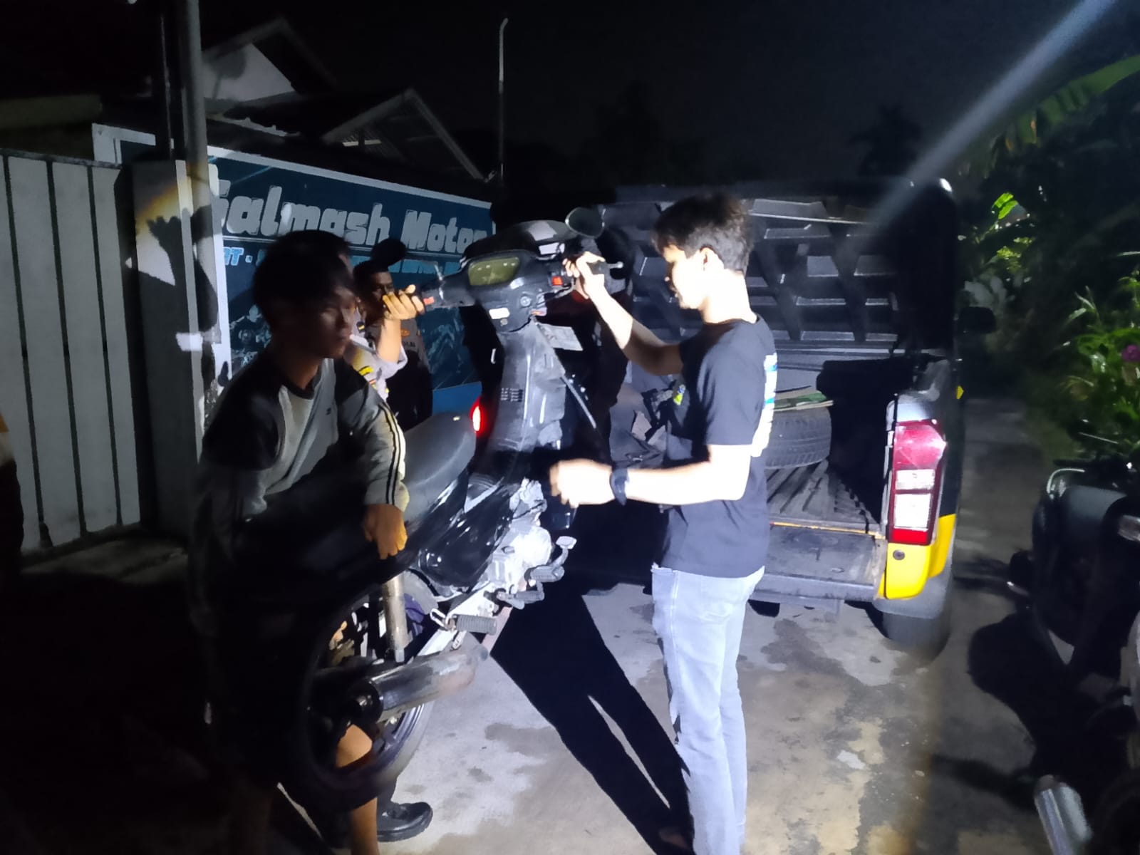 Dugaan Pesta Lem Terbongkar, Sebuah Motor Ditemukan Tanpa Pemilik