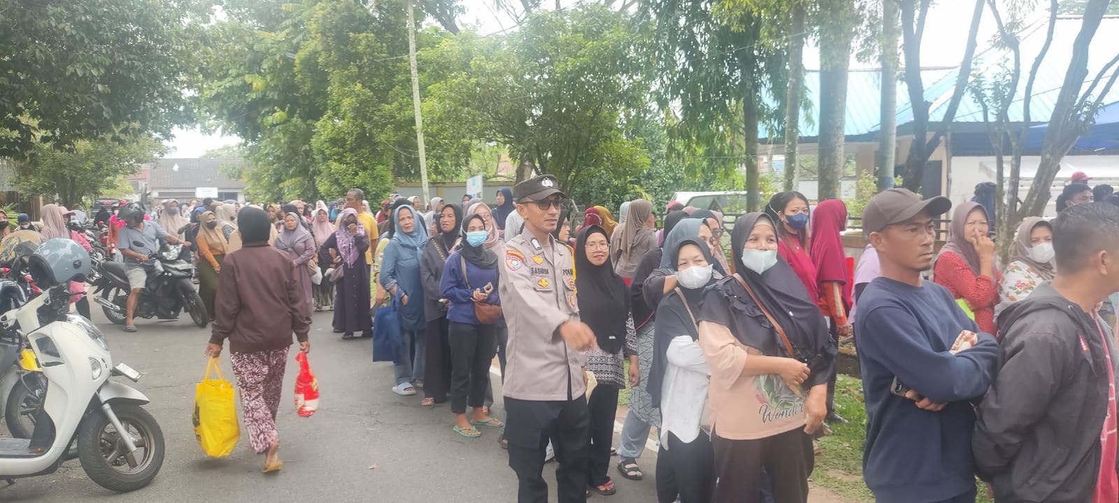 Operasi Pasar Murah Ramadan Berlangsung Aman dengan Pengamanan Polisi