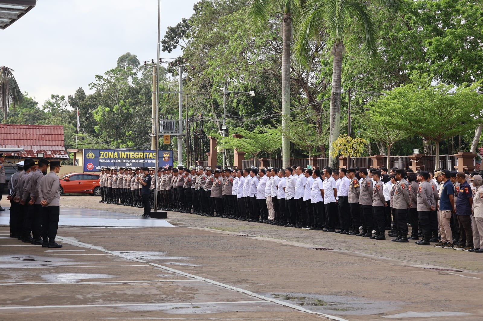 Pimpin Apel Jam Pimpinan, Kapolresta Pontianak Ingatkan Personel Jaga Disiplin