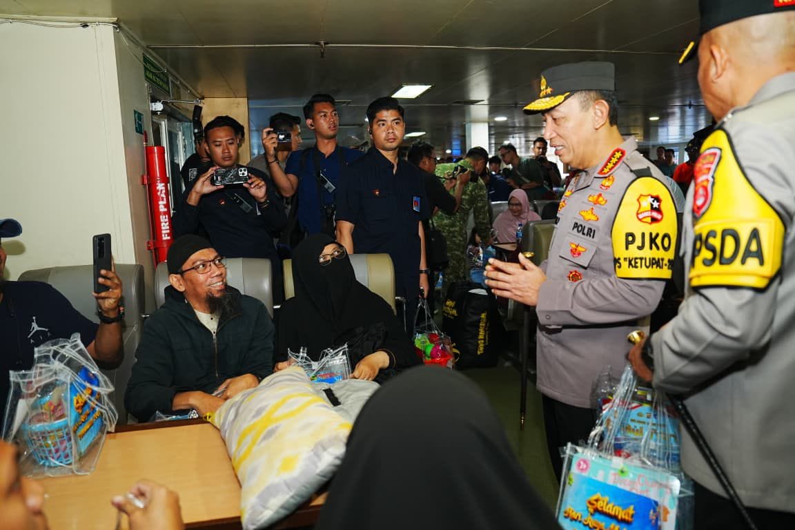 Pantau Arus Mudik di Pelabuhan Merak, Kapolri Tegaskan Komitmen Berikan Pelayanan Terbaik bagi Masyarakat