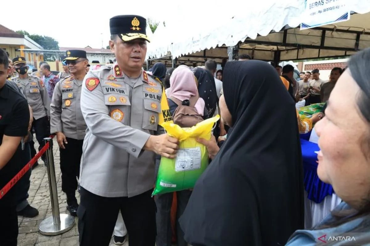 Harga Naik? Polda Babel Gelar Operasi Pangan Murah dan Bagikan Sembako ke Warga