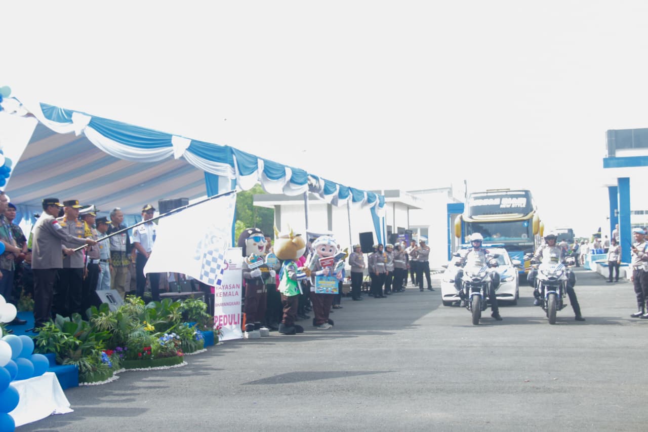 Polda Kalsel Lepas Ratusan Pemudik dalam Program Mudik Gratis Polri Presisi 2026