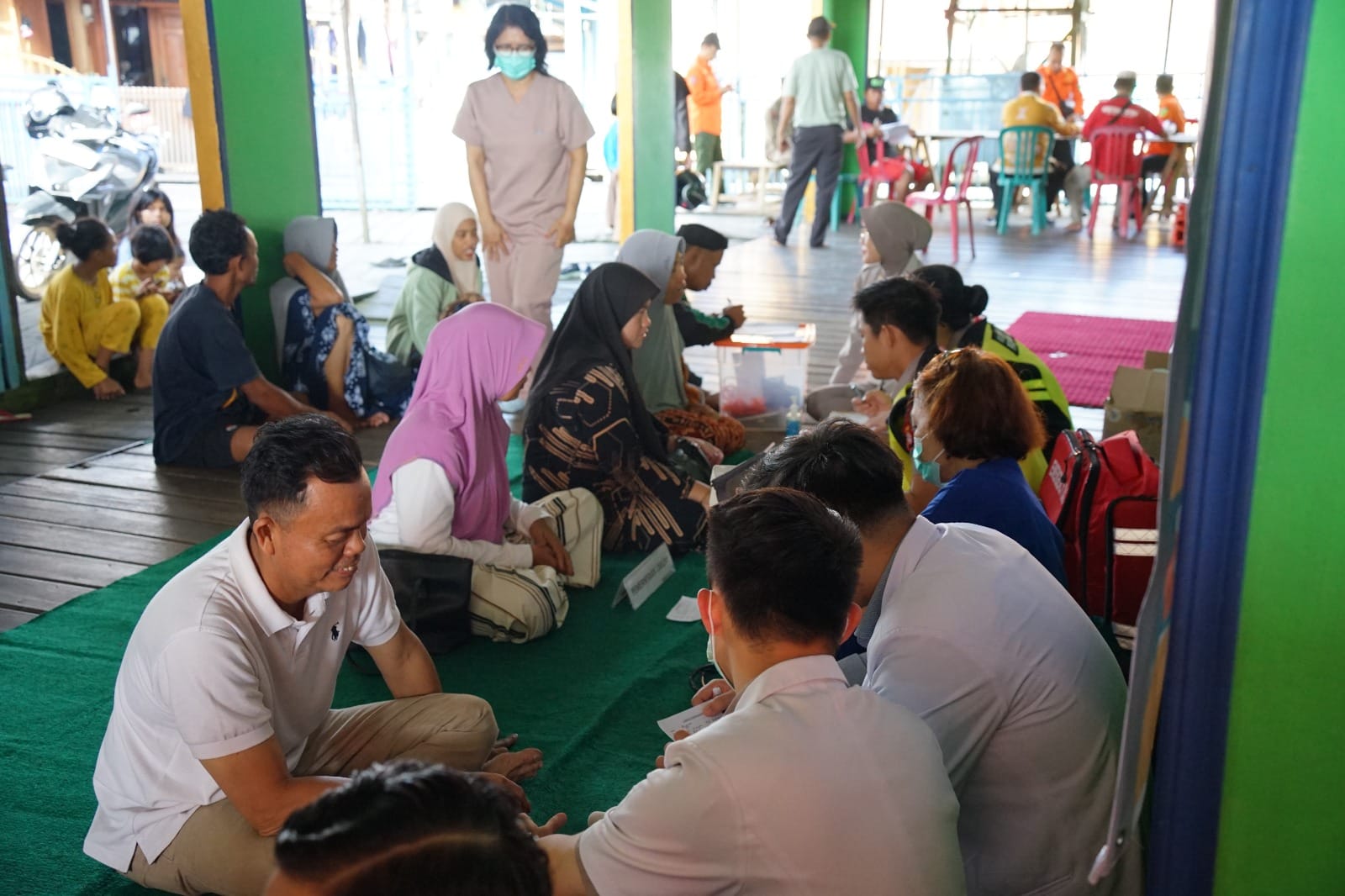 Rumkit Bhayangkara Turun Tangan Berikan Dukungan Medis bagi Korban Kebakaran di Panarung Bawah