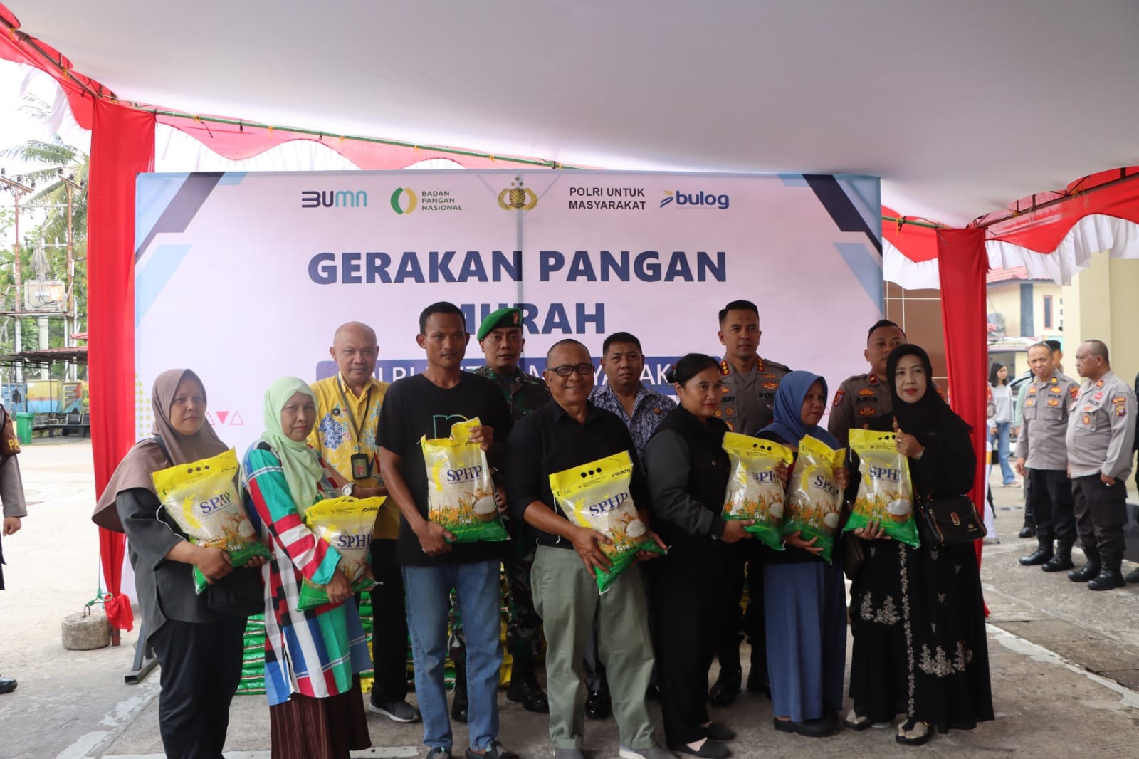 2 Ton Beras SPHP Ludes di Gerakan Pangan Murah Polresta Pontianak