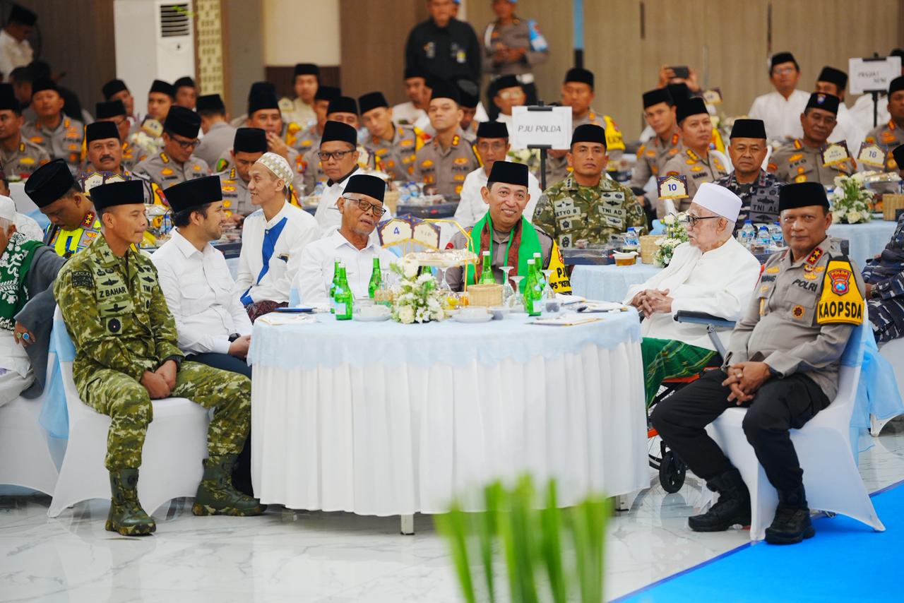 Kapolri Safari Ramadan di Jatim, Serukan Persatuan Nasional untuk Jaga Kamtibmas dan Sukseskan Program Presiden