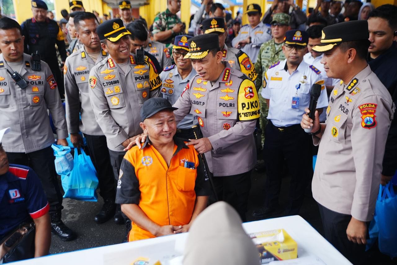 Kapolri Sidak Terminal Purabaya, Ingatkan Sopir Bus Utamakan Keselamatan dan Jangan Abaikan Kondisi Pemudik