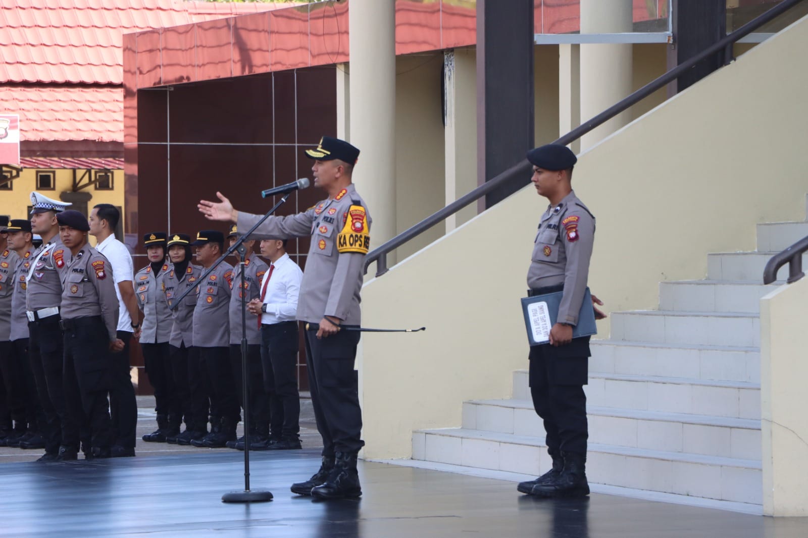 Pimpin Apel Pagi, Kapolresta Pontianak Ingatkan Pentingnya Sikap Tampang dan Disiplin