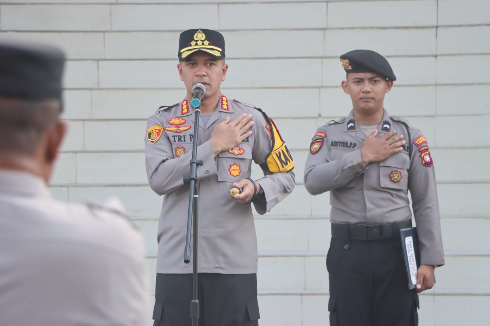 Kapolresta Pontianak Tekankan Sikap Tampang dan Disiplin Personel Saat Apel Pagi