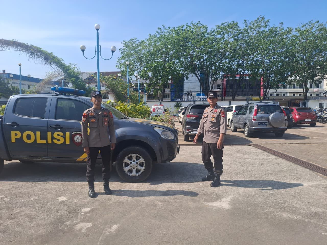 Jaga Keamanan Ibadah, Polsek Pontianak Utara Patroli di Sejumlah Gereja