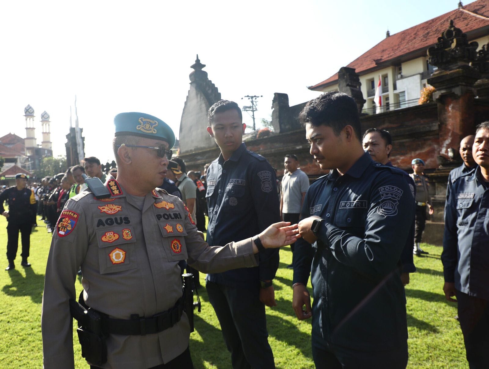 Rapi dalam Seragam, Tertib gunakan kelengkapan dan Disiplin  dalam Tugas: Propam Polda Bali Pastikan Personel Ops Ketupat Jadi Teladan