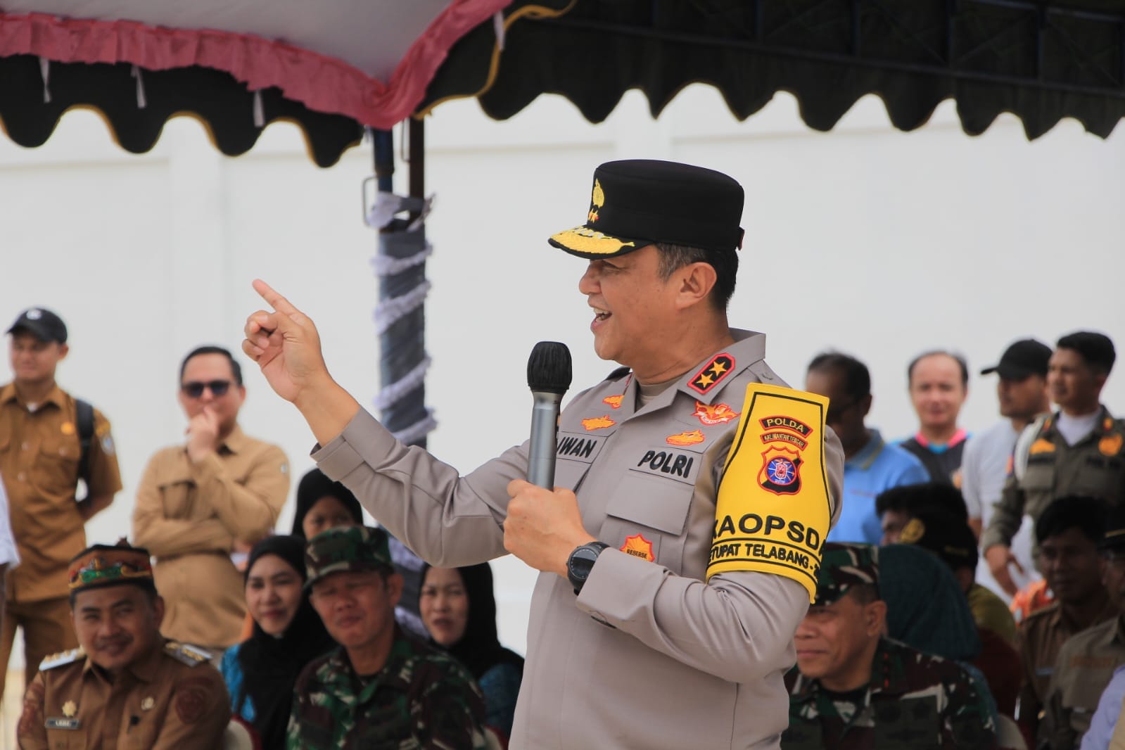 Kapolda Kalteng Bareng Gubernur dan Pangdam Salurkan Ribuan Sembako di Seruyan, Wujud Kepedulian untuk Masyarakat