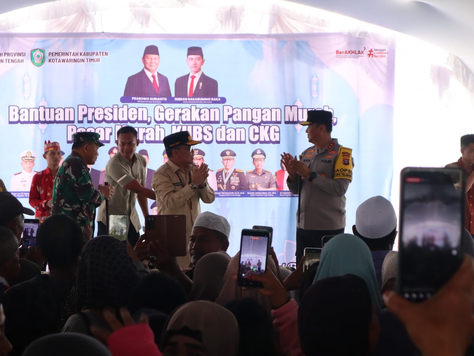 Forkopimda Kalteng Serahkan Bantuan Presiden untuk Warga Kotim, Bukti Negara Hadir Bantu Masyarakat