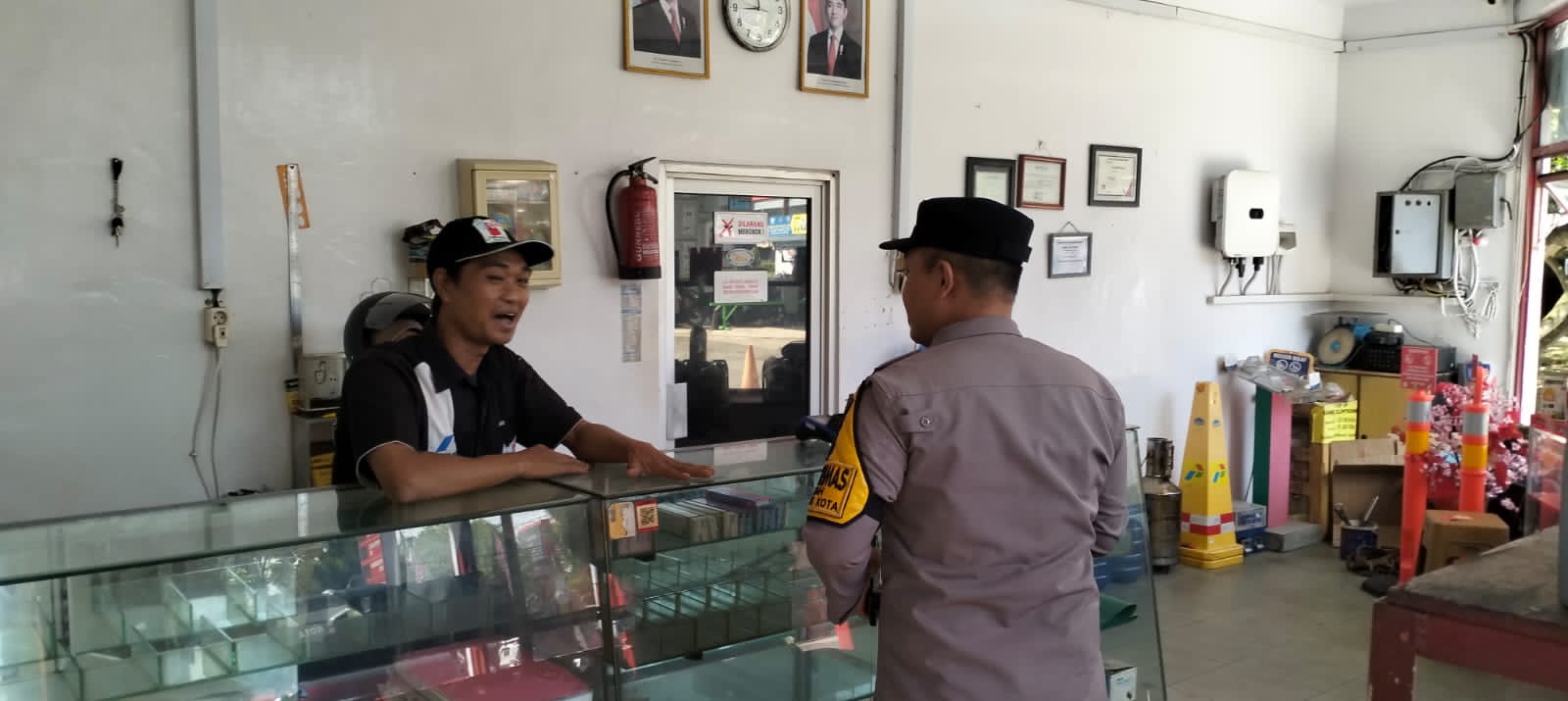 Cegah Gangguan Kamtibmas, Bhabinkamtibmas Sambangi SPBU di Jalan Teuku Umar
