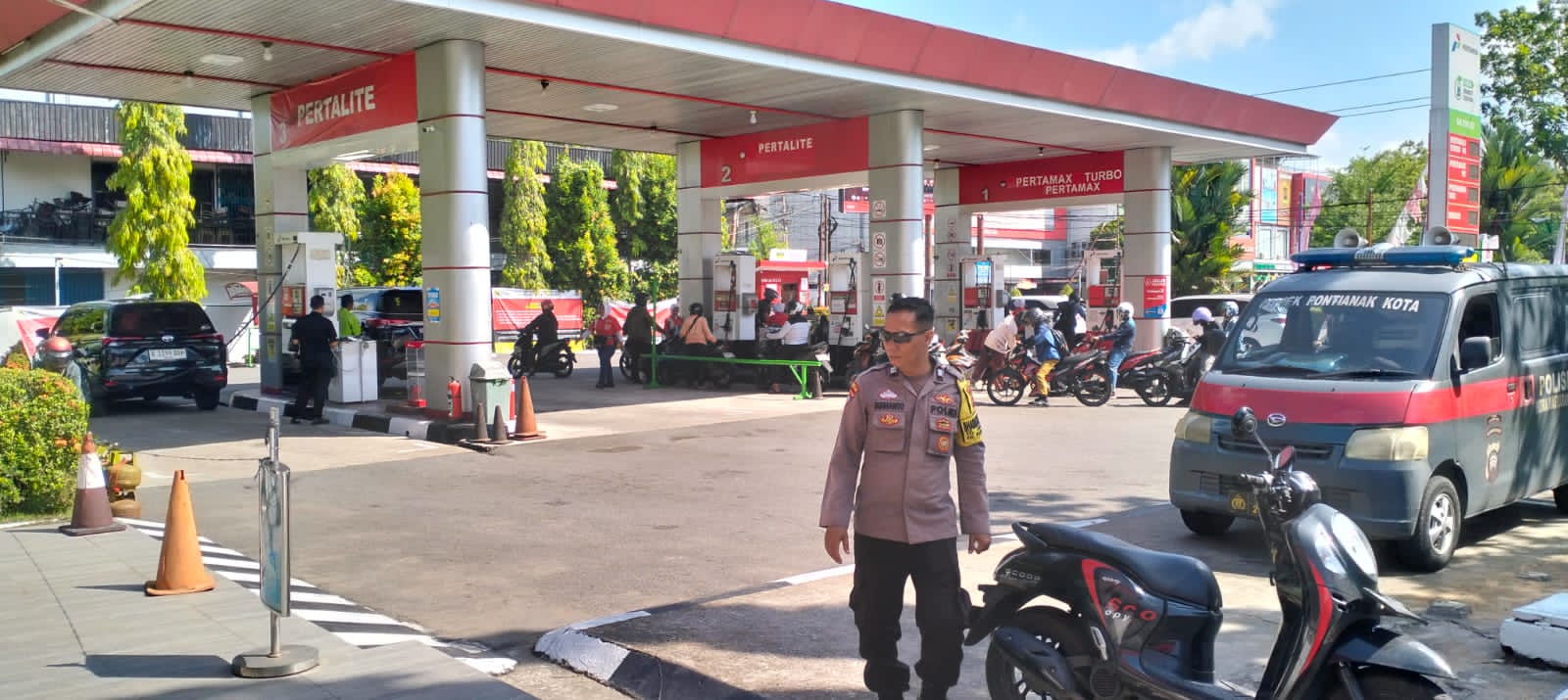 Bhabinkamtibmas Polsek Pontianak Kota Patroli ke SPBU Teuku Umar, Pastikan Situasi Aman