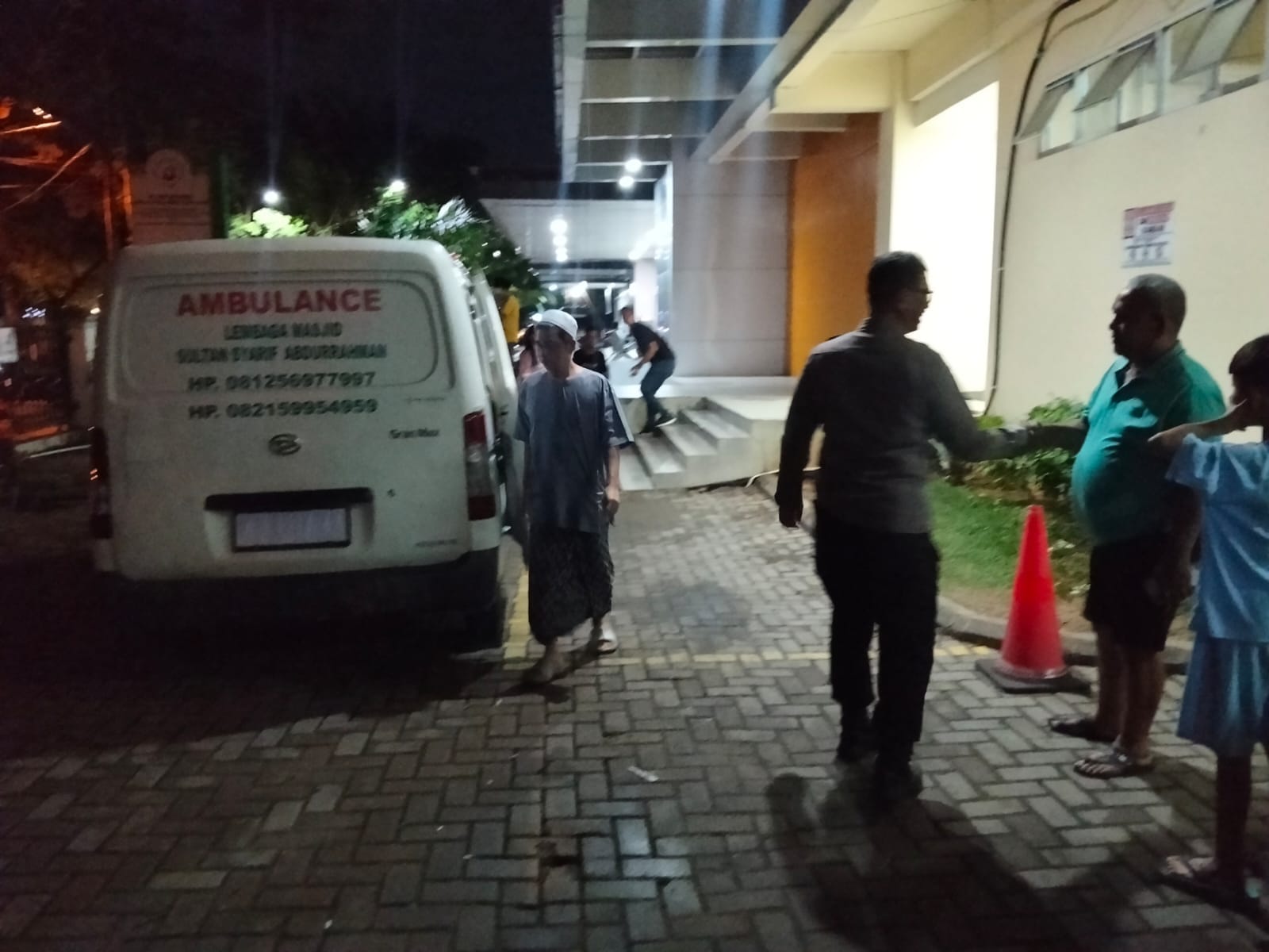 Personel Enggang dan Reskrim Polsek Pontianak Timur Datangi TKP Dugaan Bunuh Diri