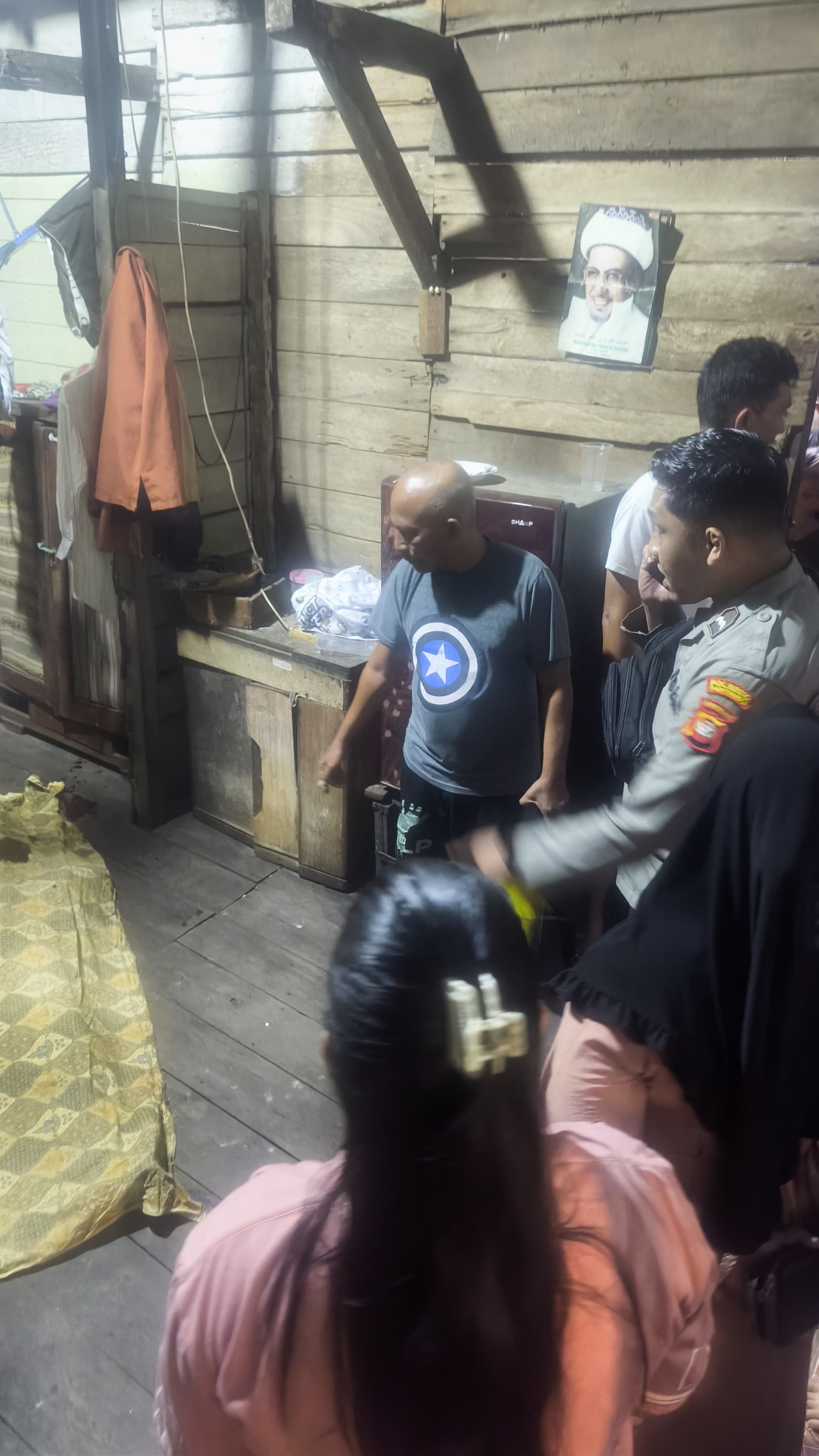 Tim Enggang Bersama Reskrim Cek TKP di Pontianak Timur, Selidiki Kasus Dugaan Bunuh Diri