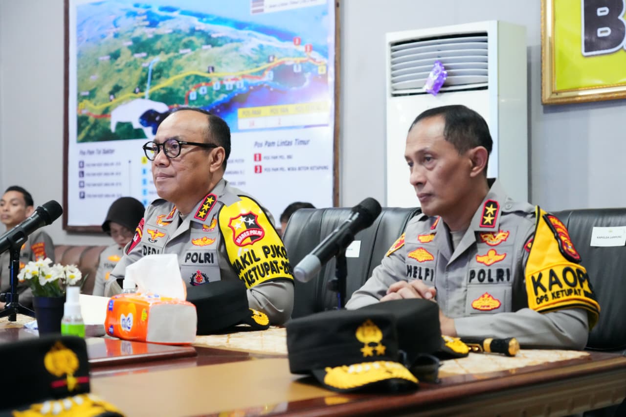 Wakapolri Tinjau Udara Arus Mudik, Pastikan Penyeberangan Merak–Bakauheni Terkendali