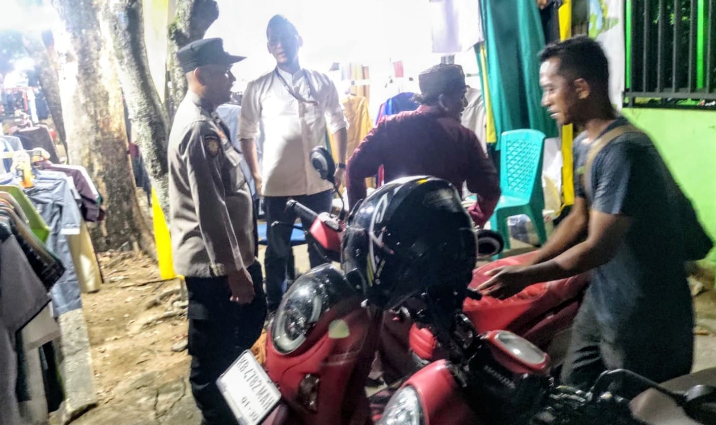 Patroli Dialogis Malam Hari, Pos Pam Kota Baru Sampaikan Himbauan Kamtibmas Kepada Warga