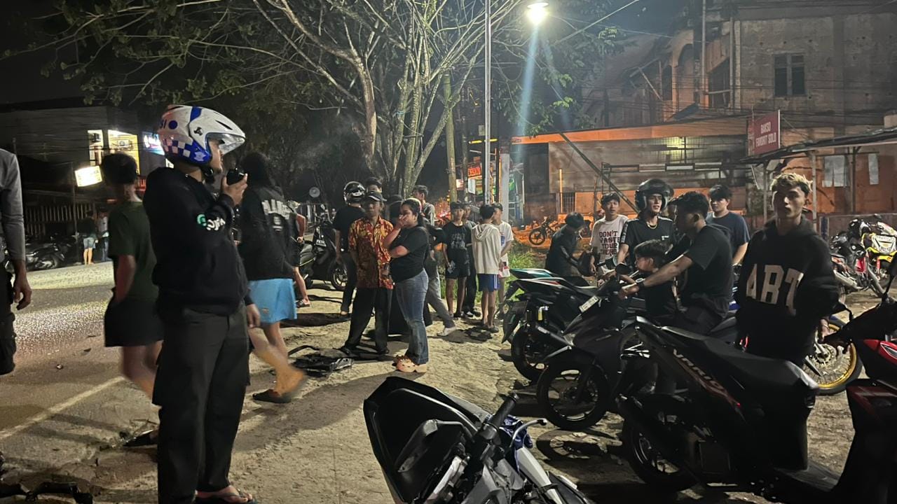 Piket Pos Pam Tanjung Raya Timur 70 Tindak Lanjut TKP Laka Lantas di Depan Pasar Rakyat