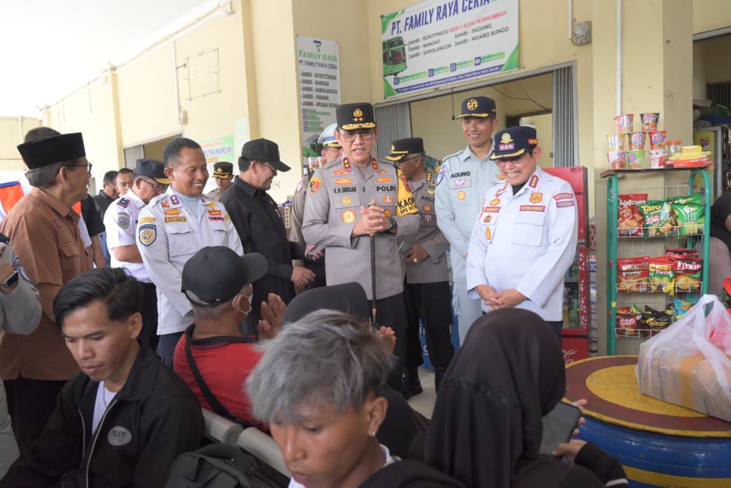Kapolda Jambi Lepas Keberangkatan Mudik Presisi, Pastikan Keselamatan dan Kelancaran Pemudik