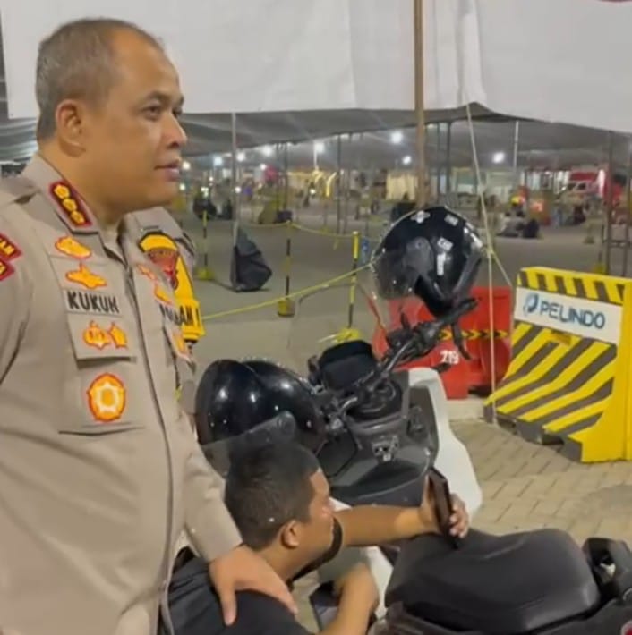 Polri Siaga dan Humanis, Dampingi Pemudik Terima Kabar Duka Saat Mudik