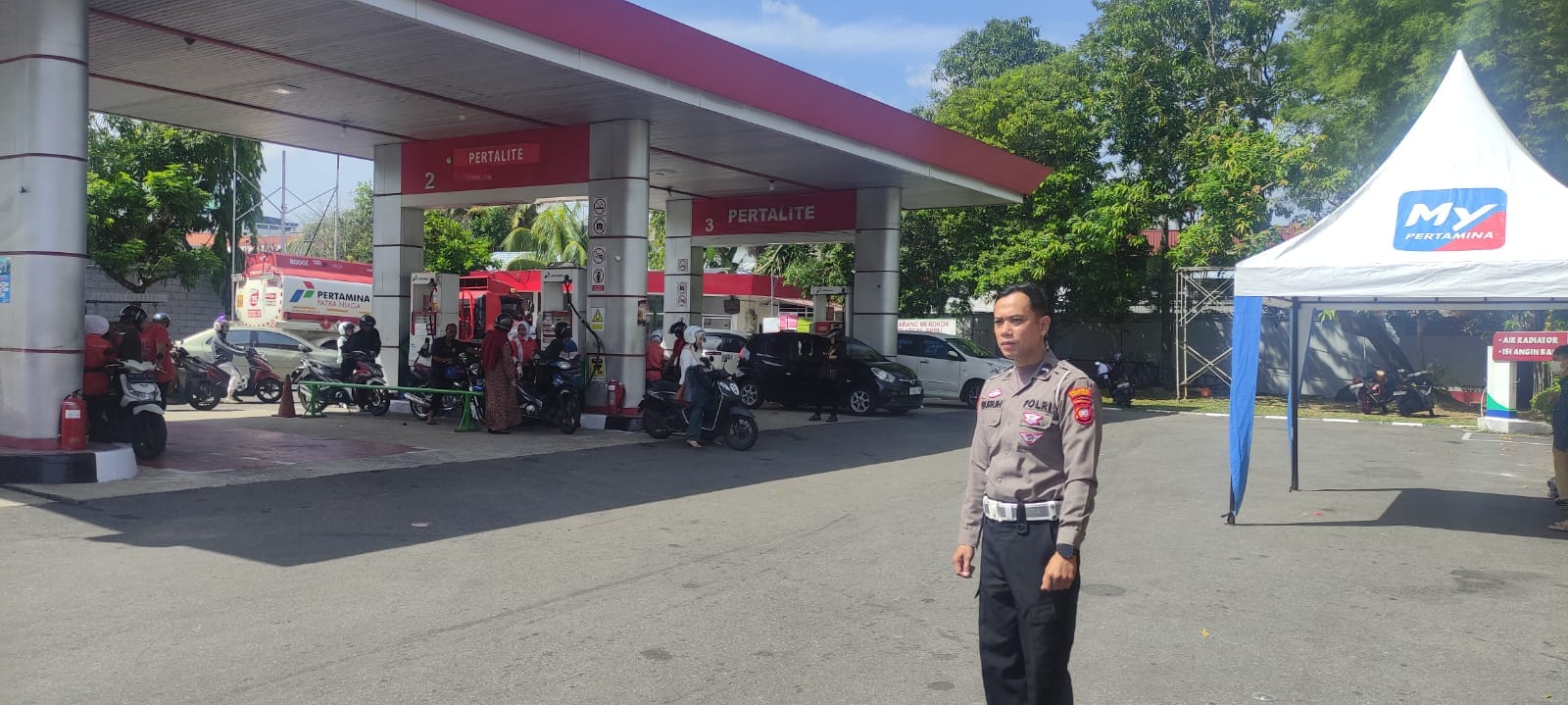 Antrean SPBU Terkendali, Polsek Pontianak Kota Tetap Siaga Lakukan Pengamanan
