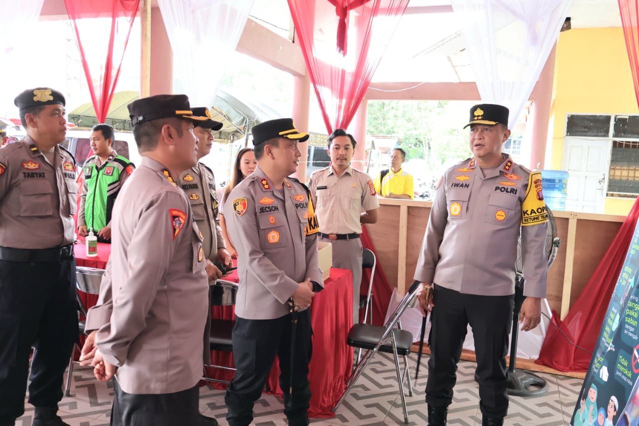 Pantau Arus Balik Lewat Jalur Udara, Kapolda Kalteng Kunjungi Pos Pelayanan Bundaran Sanggu Polres Barsel