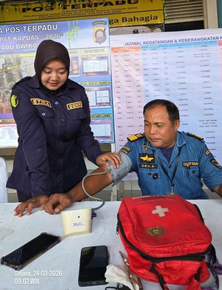Sidokkes Polresta Pontianak Laksanakan Pemeriksaan Kesehatan dan Pemberian Vitamin bagi Personel Pospam Ops Ketupat Kapuas 2026