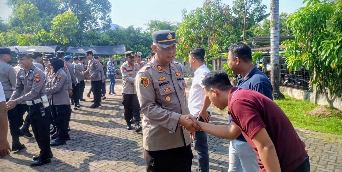 Pererat Silaturahmi, Personel Polsek Pontianak Kota Saling Bermaafan di Hari Pertama Masuk Kerja Pasca Lebaran.