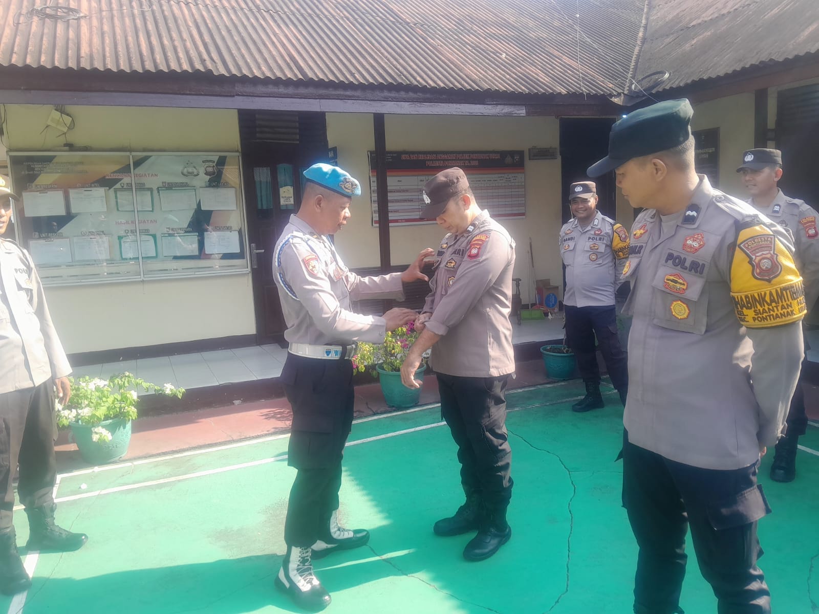 Hari Pertama Masuk Kantor Usai Lebaran Kanit Provos Polsek Pontianak Lakukan Penegakan Disiplin