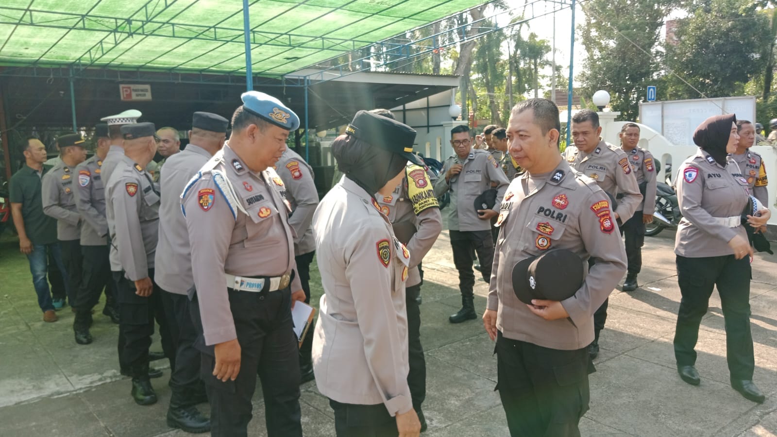 Kapolsek Pontianak Selatan Tekankan Pelayanan Humanis Lewat Cek Penampilan Personel