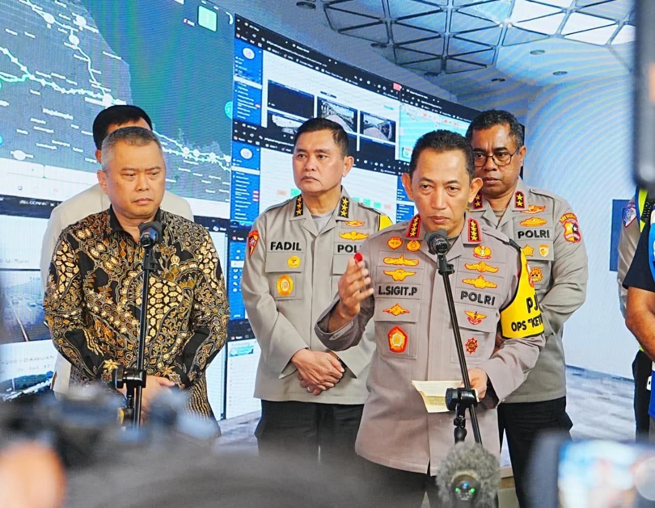 Dari Command Center Jasa Marga, Kapolri Cek Langsung Pengamanan Arus Balik
