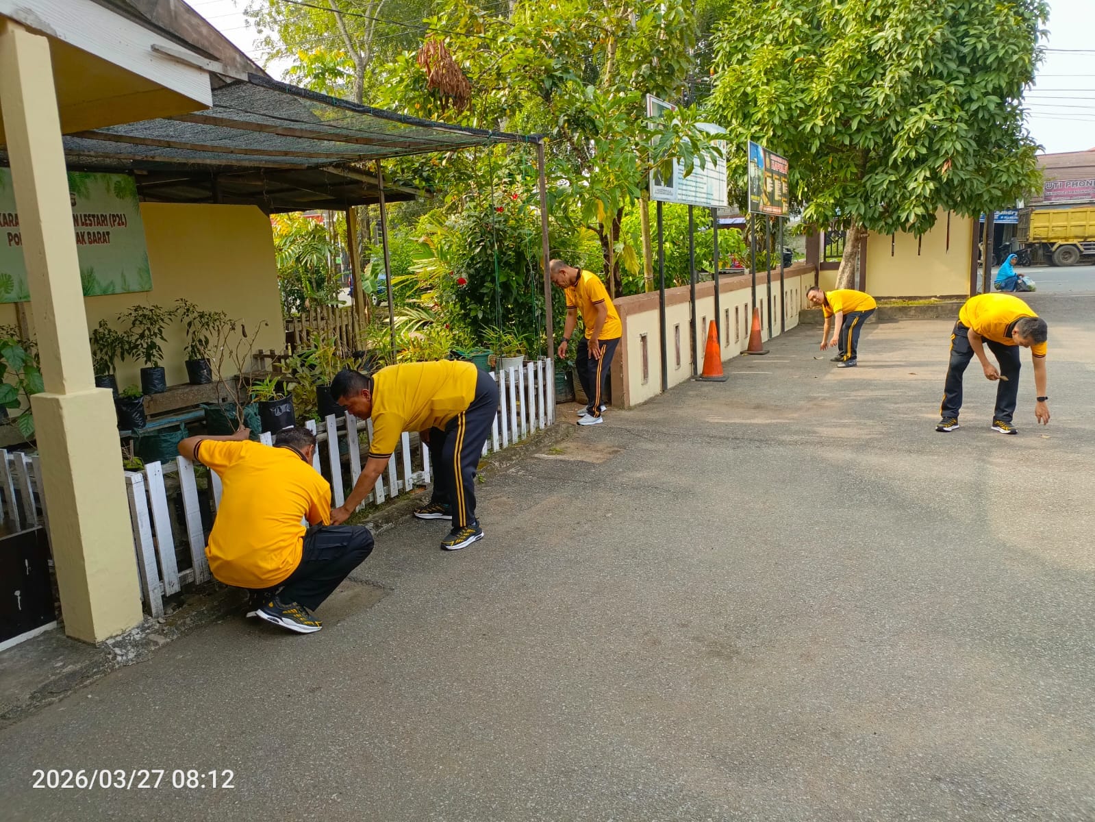 Personel Polsek Pontianak Barat Gelar Kurve, Wujudkan Lingkungan Bersih dan Nyaman