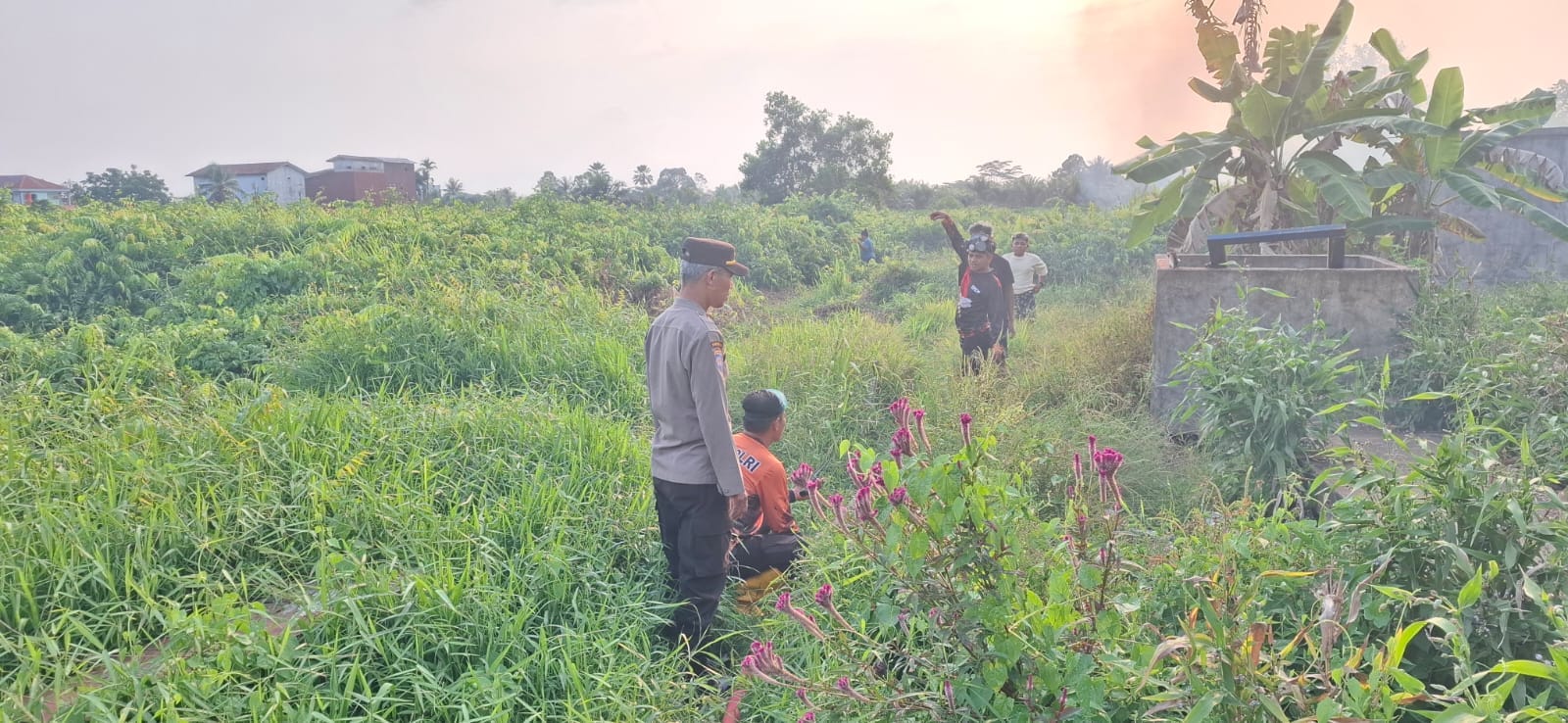 Karhutla Kembali Muncul Usai Sepekan Kemarau, Polsek Pontianak Utara Turun Lakukan Pemadaman