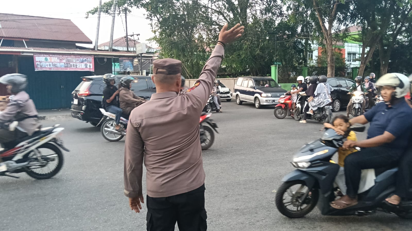 Personel Pos Pam Kota Baru Turun ke Jalan, Laksanakan Pengaturan Lalu Lintas dalam KRYD