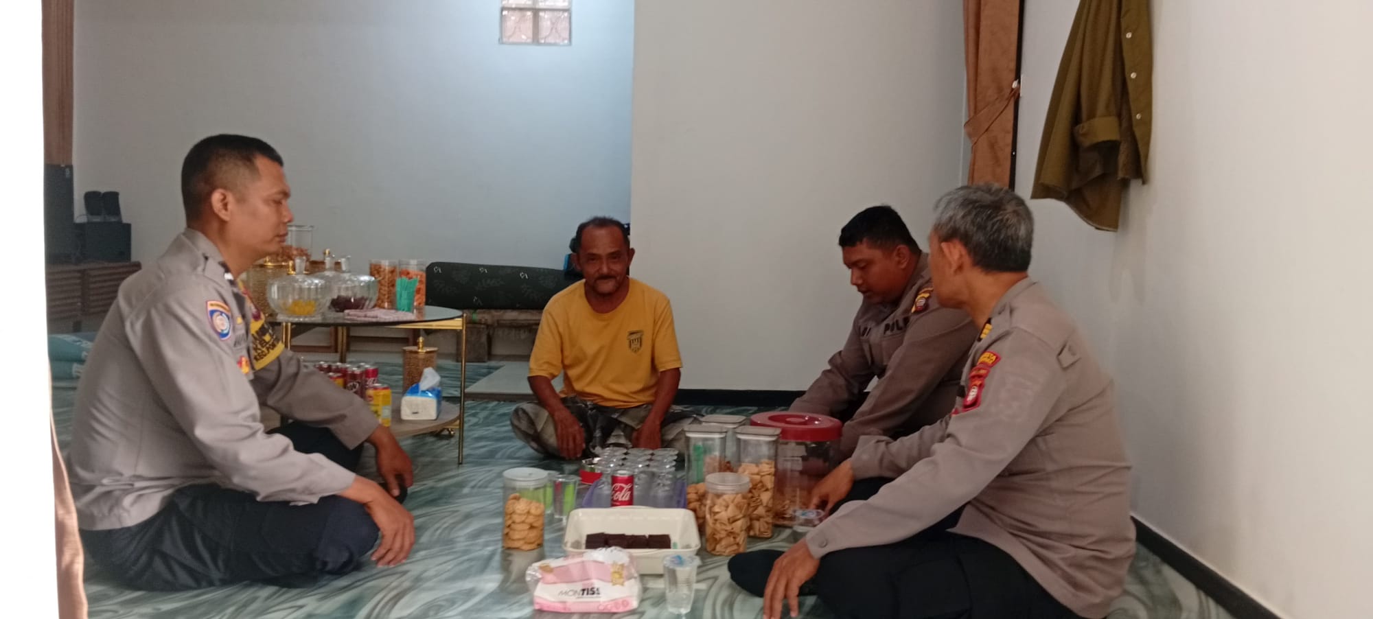 Momentum Lebaran, Kanit Binmas Polsek Pontianak Timur Sambangi Warga untuk Perkuat Silaturahmi