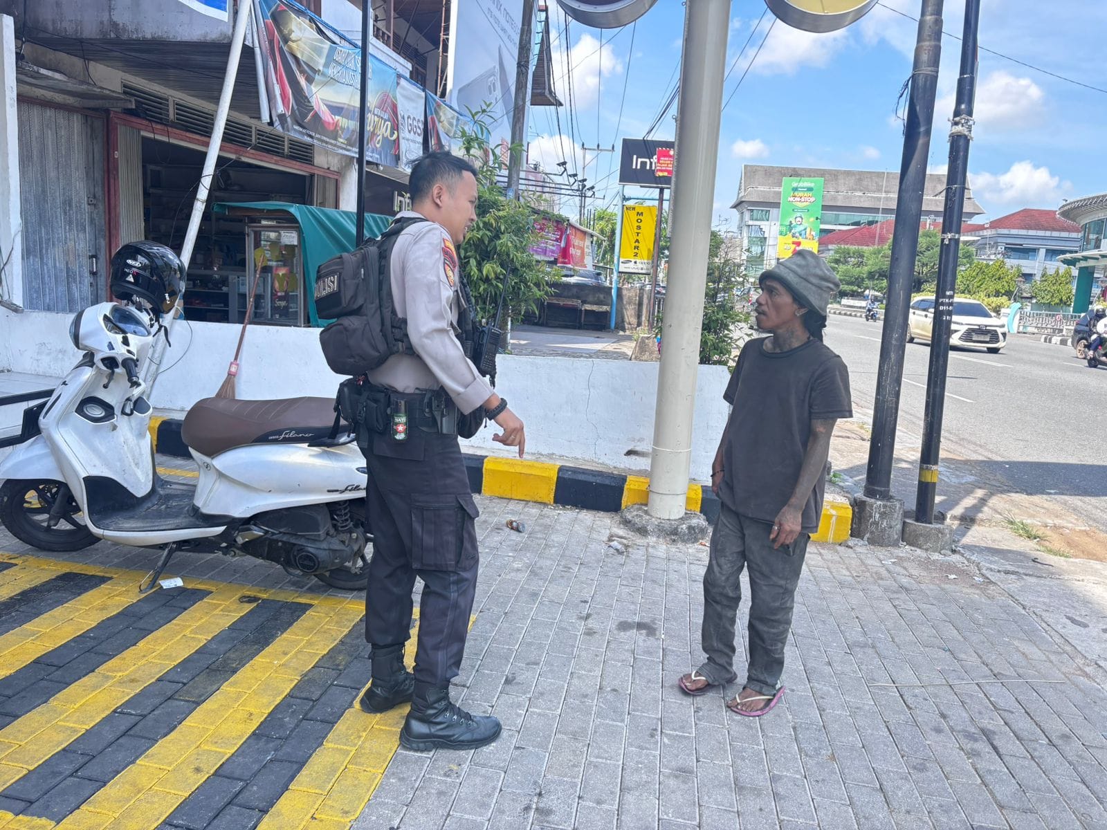 Respons Aduan 110, Tim Enggang Resta Tertibkan Parkir Liar di Jalan Sultan Abdurrahman