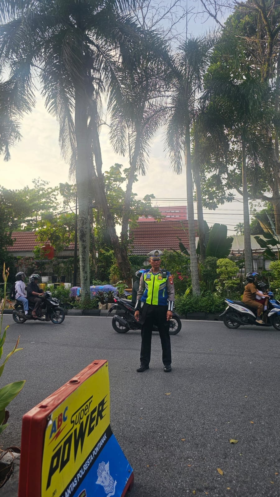 Cegah Kemacetan Usai Libur Sekolah, Polsek Pontianak Selatan Laksanakan Strong Point di Jam Sibuk Pagi