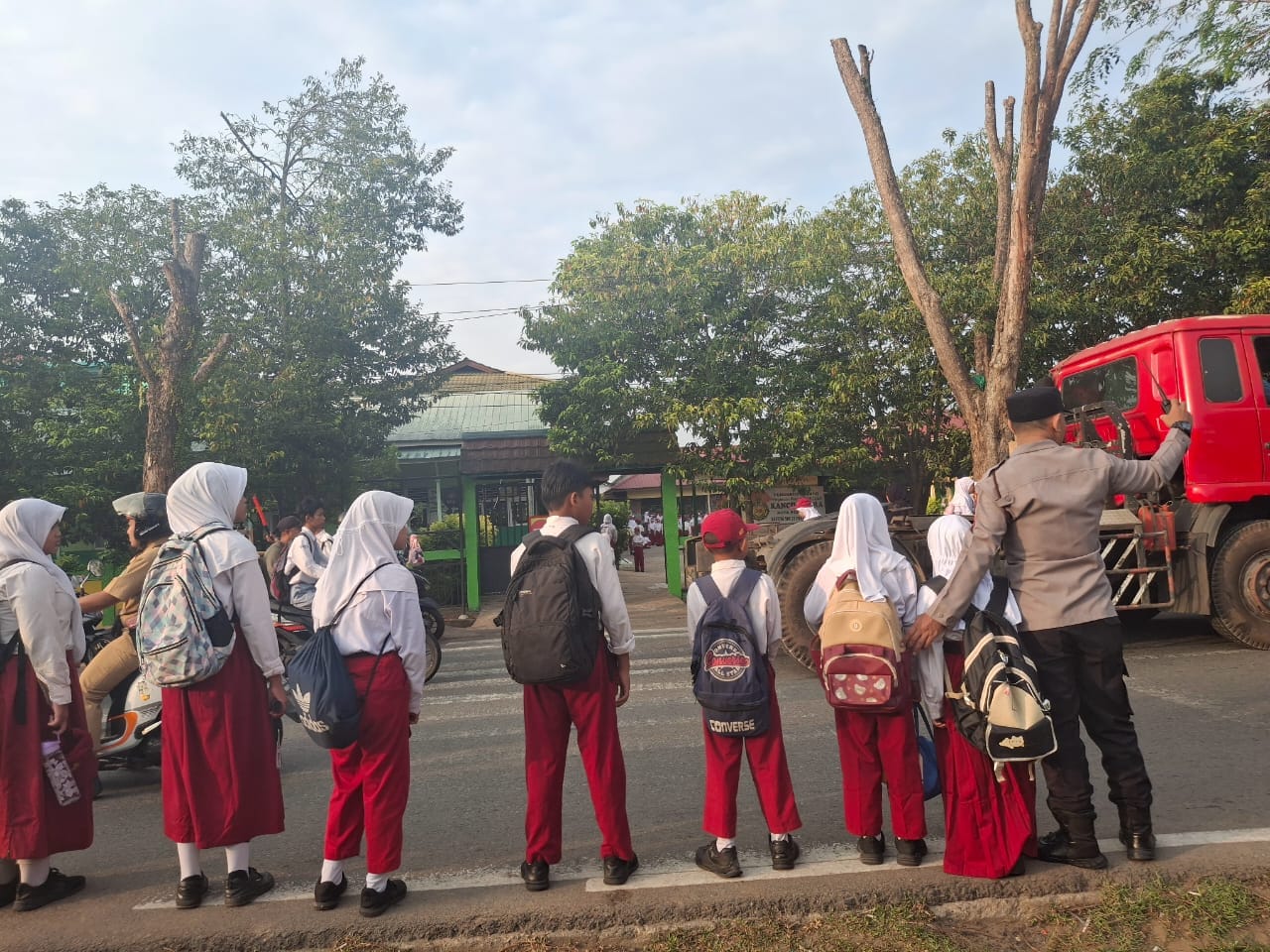 Pasca Libur Lebaran, Polsek Pontianak Barat Gelar Strong Point Pagi untuk Cegah Kemacetan dan Laka Lantas