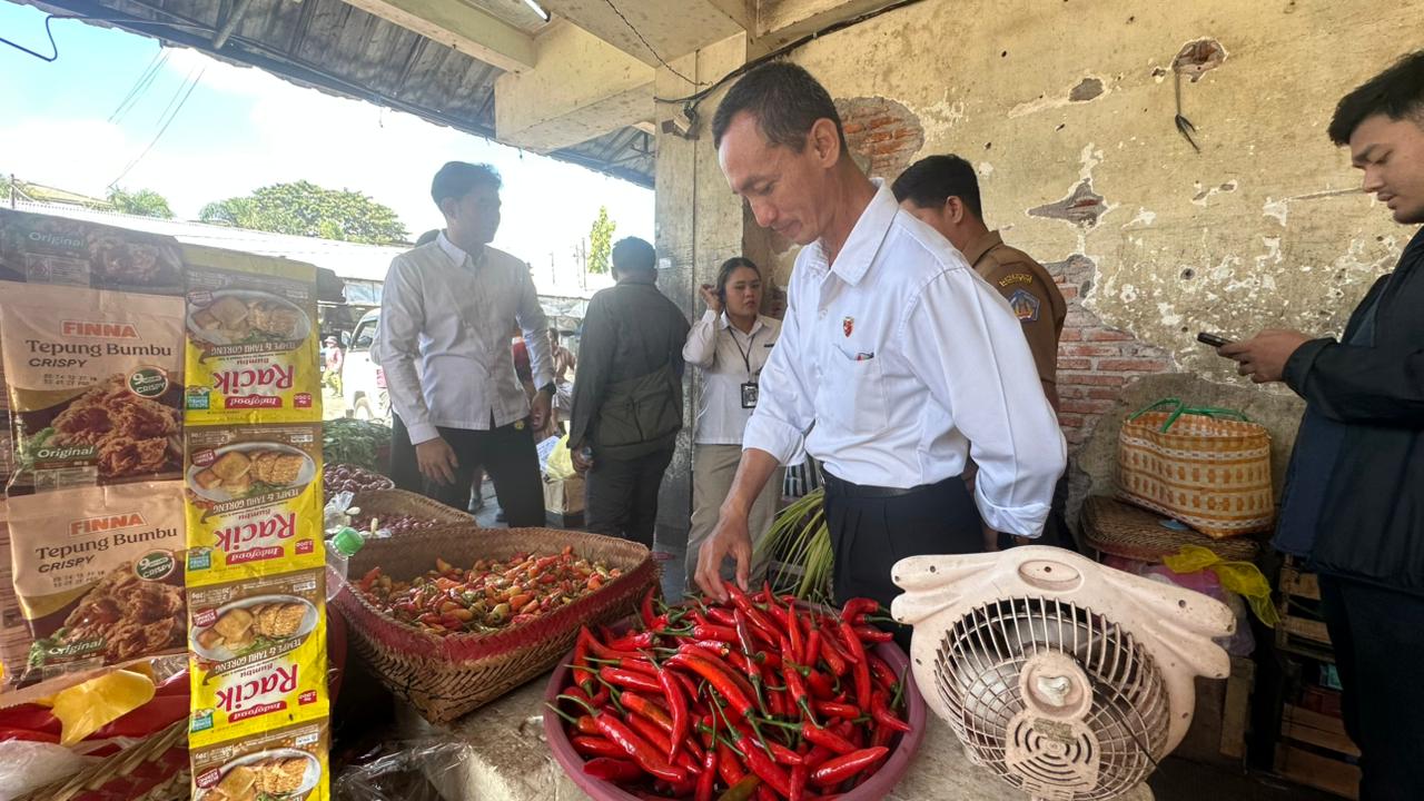 Intensifkan Sidak Pasar, Satgas Pangan Polda Bali Pastikan Ketersedian Stock dan Harga 14 Bapoting Tetap Stabil