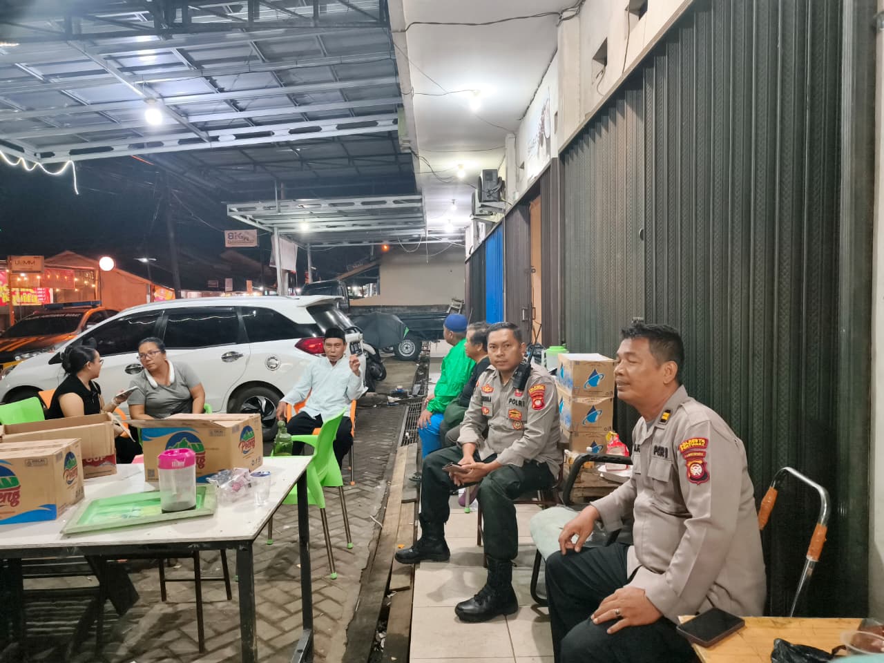 Patroli di Jalan Tabrani Ahmad, Personel Enggang Polsek Pontianak Barat Sampaikan Imbauan Kamtibmas