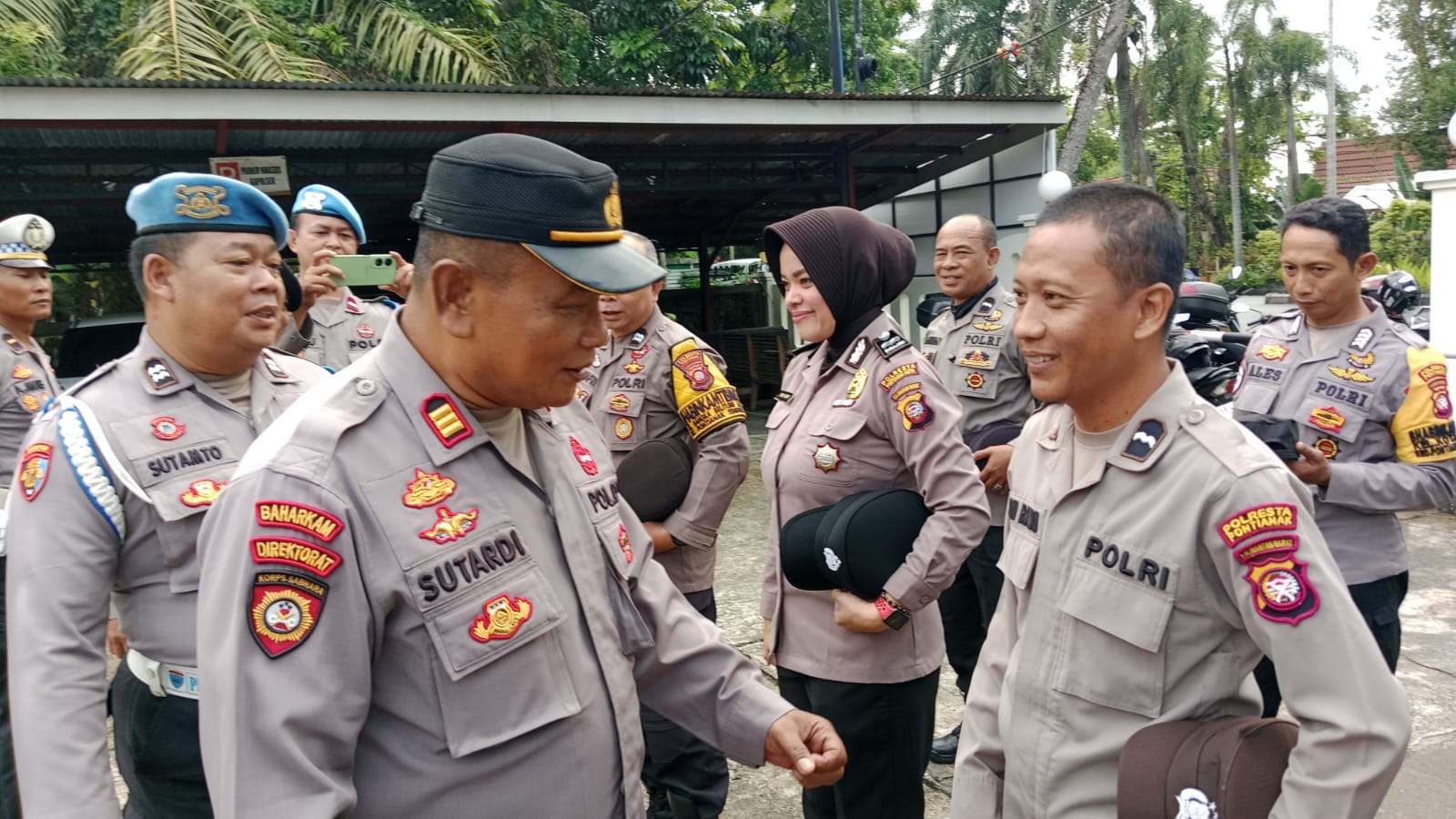 Perkuat Disiplin Internal, Waka Polsek dan Kanit Propam Cek Sikap Tampang Personel