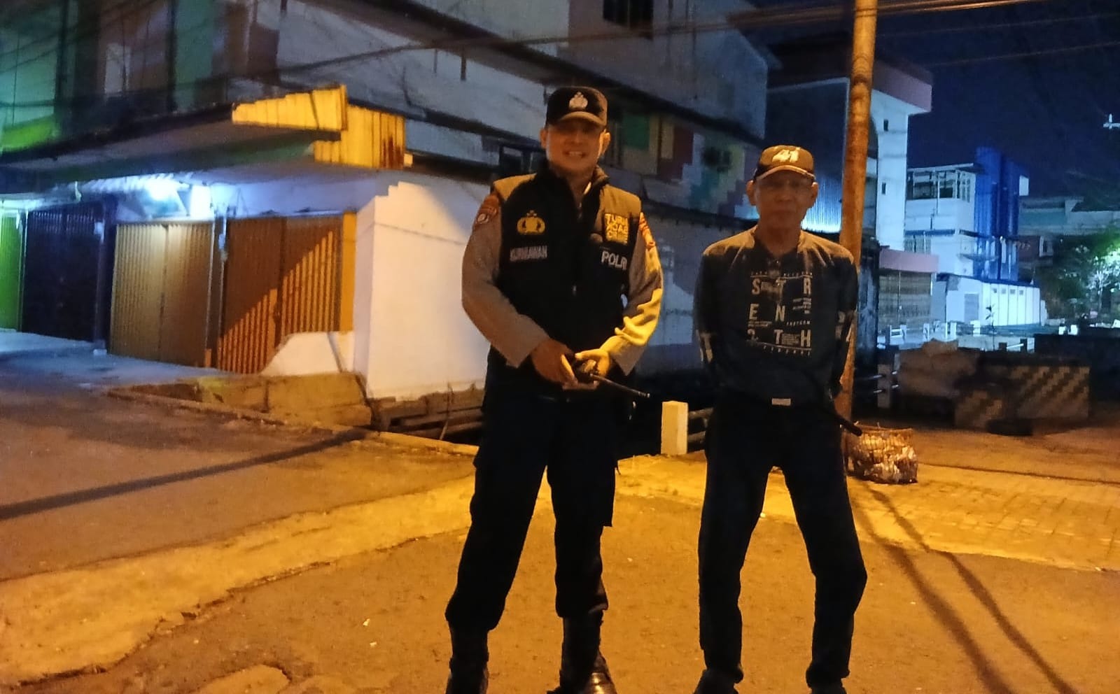 Jaga Keamanan Malam Hari, Polisi Patroli di Pasar Tengah dan Beri Imbauan Kamtibmas