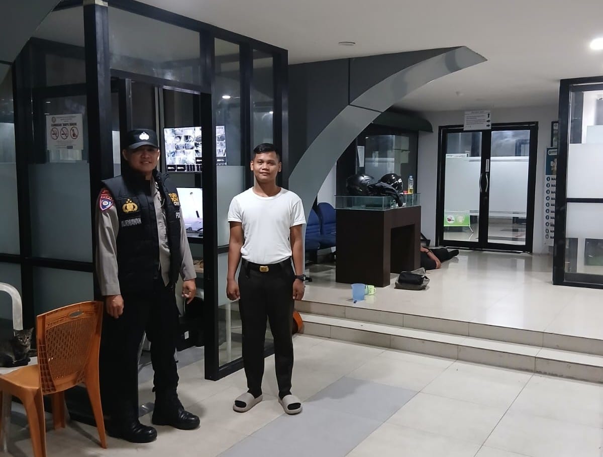 Patroli Malam di Pasar Tengah, Polisi Sampaikan Imbauan Kamtibmas kepada Penjaga Malam
