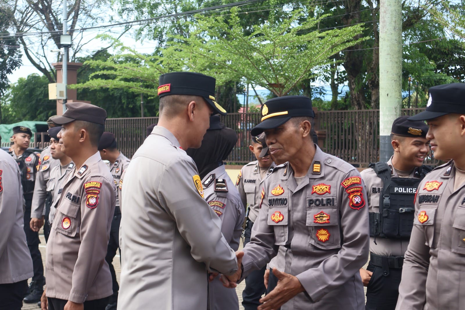 Usai Apel Pagi, Kapolresta Pontianak Ajak Personel Halal Bihalal untuk Perkuat Soliditas