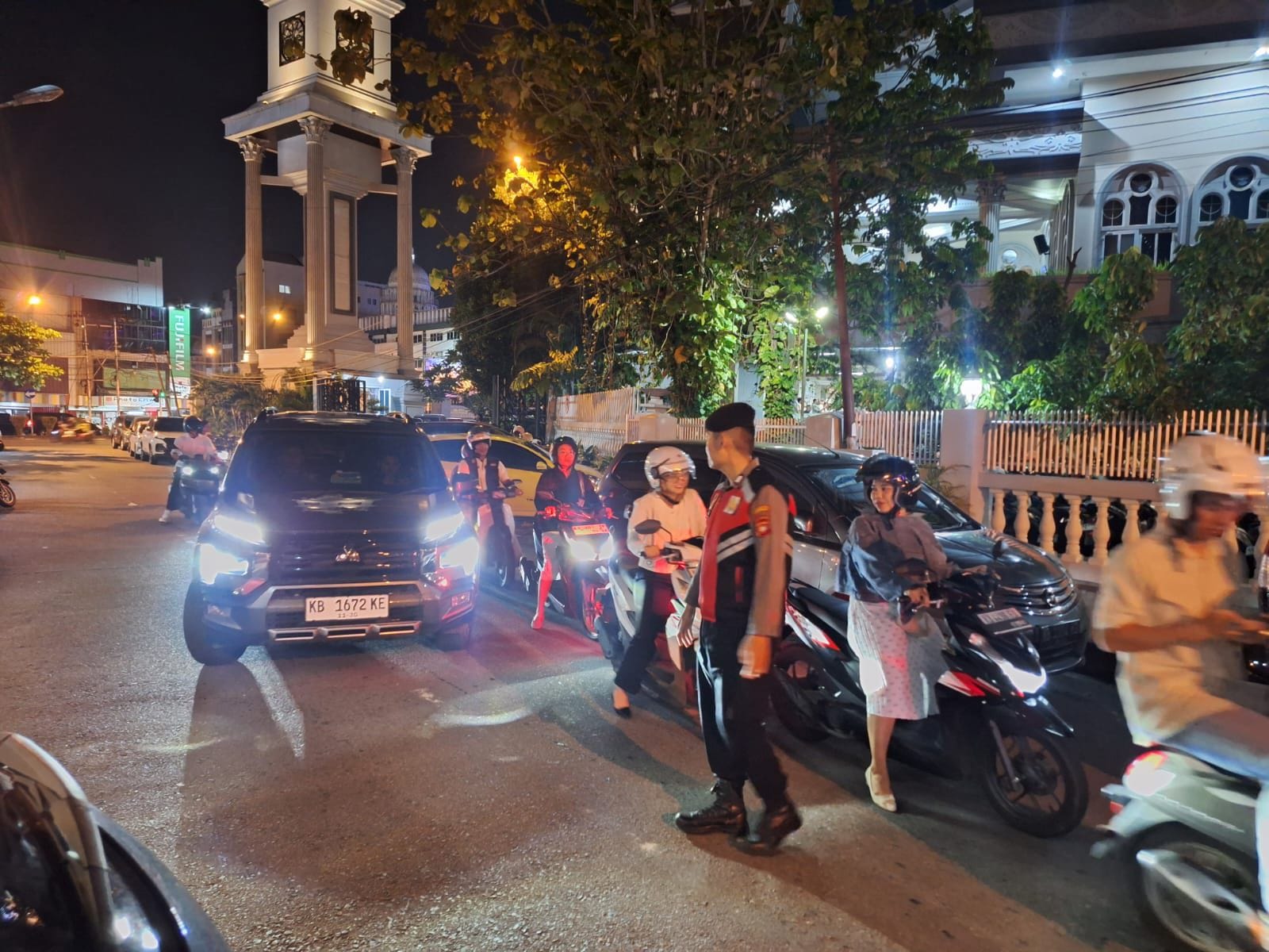 Ratusan Personel Polresta Pontianak Siaga, Pengamanan Misa Wafat Isa Almasih Berjalan Khidmat dan Aman