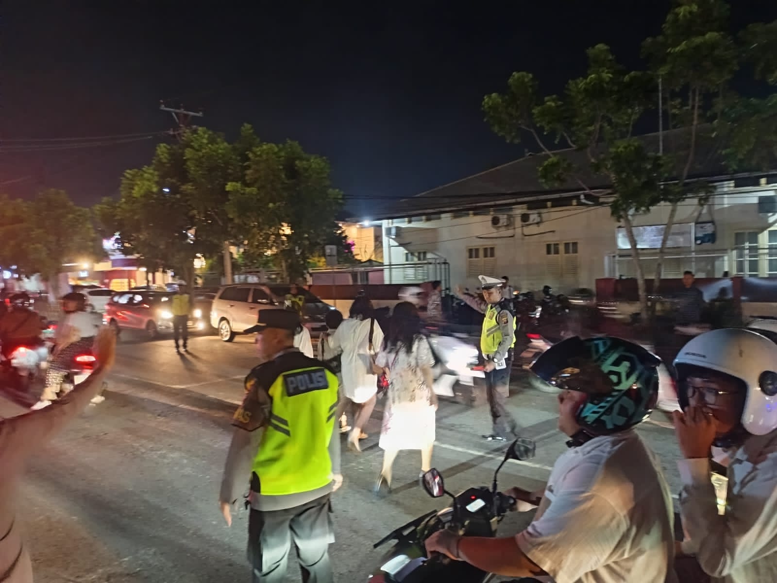 Polsek Pontianak Kota Jaga Ibadah Kamis Putih, Dua Gereja Terpantau Kondusif dan Lancar