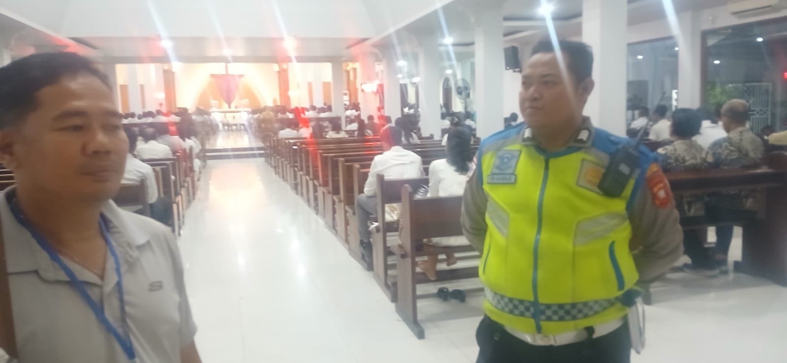 Polsek Pontianak Urara Siagakan Personelnya Disejumlah Gereja Amankan Rangkaian Ibadah Memperingati Wafat Isa Al Masih