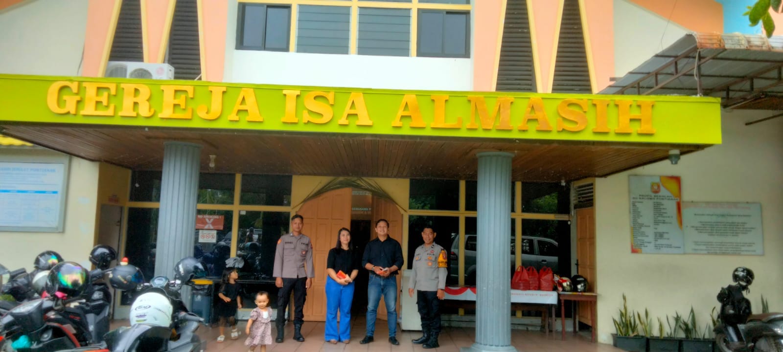 Polsek Pontianak Selatan Fokus Amankan Ibadah Wafat Isa Al Masih, Jemaat Beribadah dengan Khidmat
